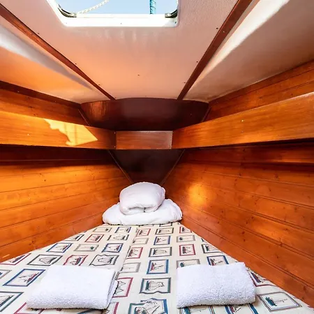 Donde El Vecino Mas Cercano Es El Oceano Hotel na wodzie *